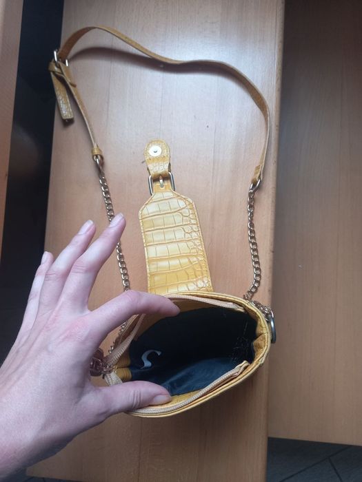 Продам жовту сумочку