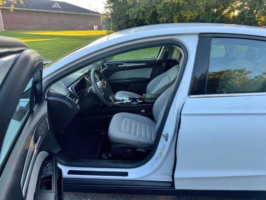 Ford Fusion Titanium Hybrid      2014