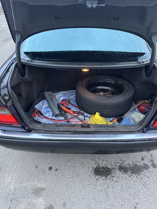 Продам MERCEDES-E240