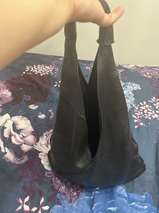 Vendo malas, a preta  marca italiana Adolf Domingues é de pele genuina e mala azul com lindos detalhes