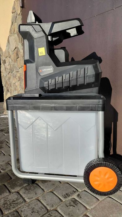 Німеччина 2.8кВт ФРЕЗЕРНИЙ гілкоподрібнювач 45мм 60л шредер