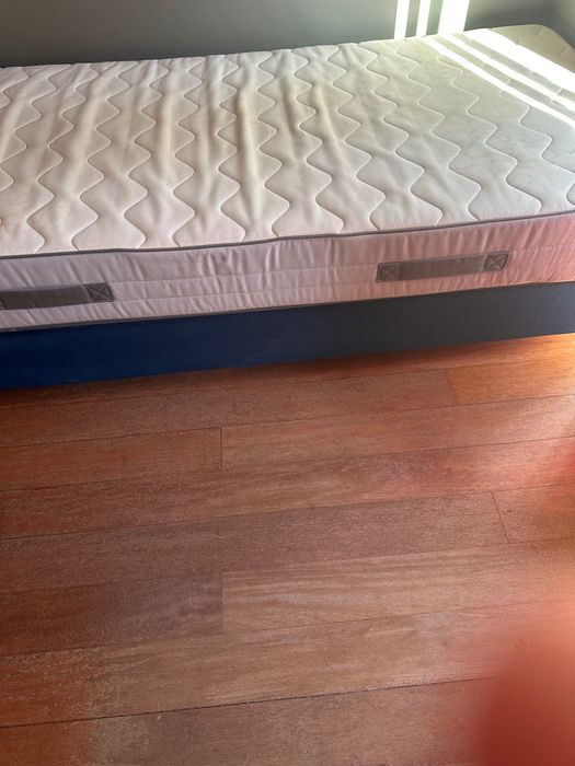 Sommier individual- Boas condições , azul. Necessidade de recolha  .