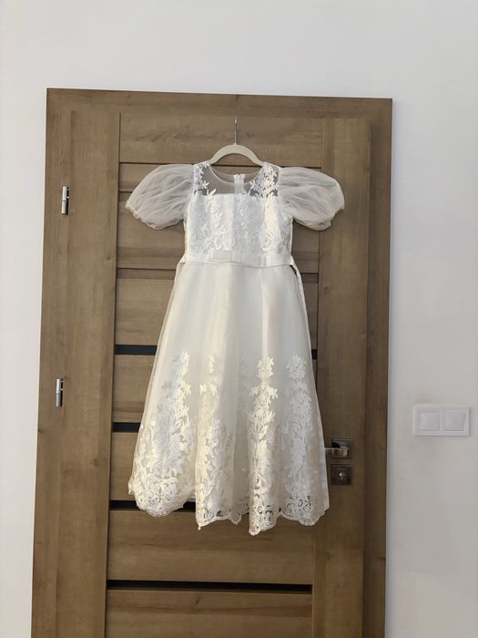 Sukienka swiateczna biala