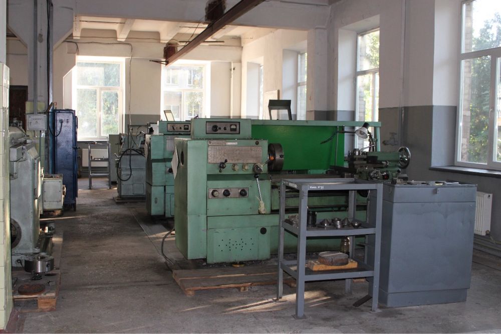 Продам Виробничий комплекс, 4294 м.кв, 1,7 Га ділянка, цеха, склад