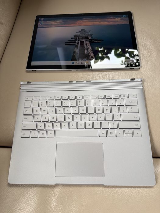 Laptop/tablet Microsoft Surface Book 2 Corei7/16GB RAM/512GB SSD/GeForce GTX1050/Win11Pro + stacja dokująca