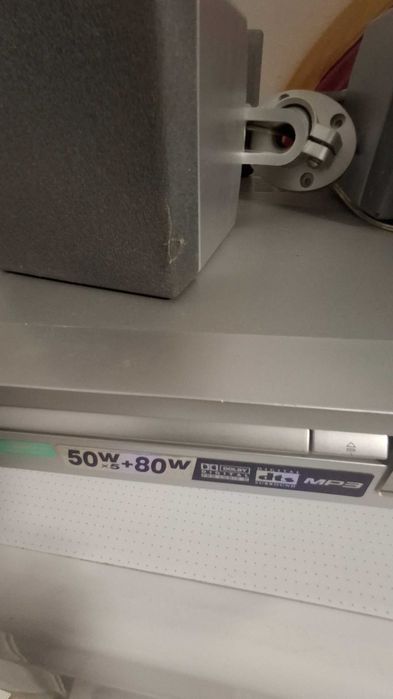 leitor de CD/DVD prateado da marca Sony
