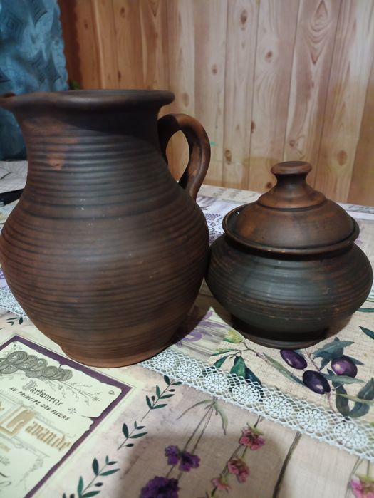 Глиняний глечик та сахарничка