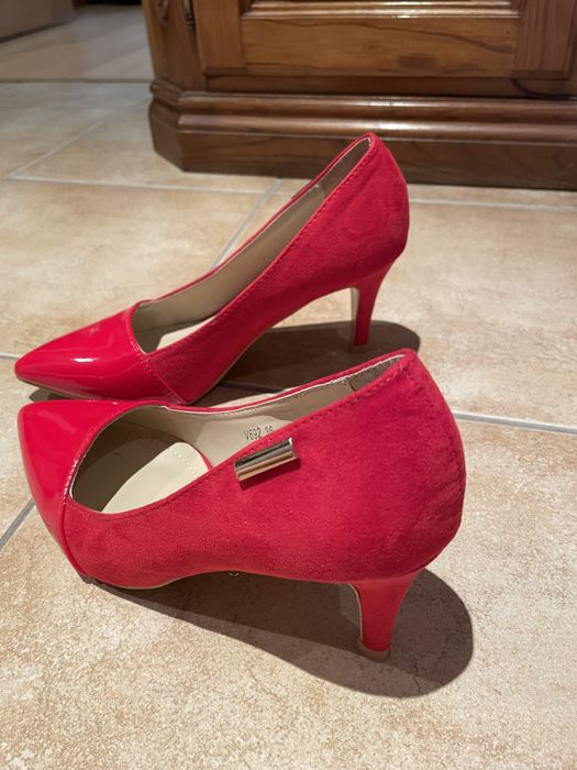 Sapatos e sandalias como novos