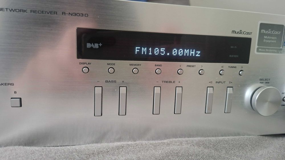 Yamaha RN 303 D amplituner stereo