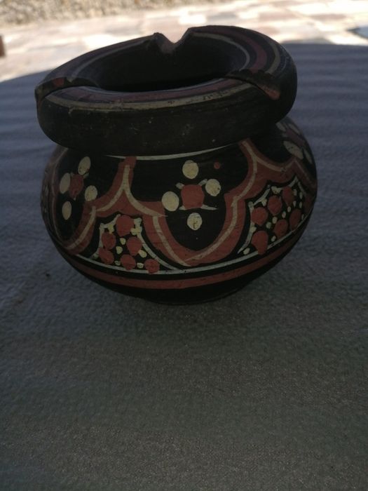 Prato e cinzeiro de barro marroquino