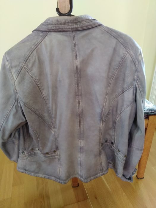 Жіноча шкіряна куртка