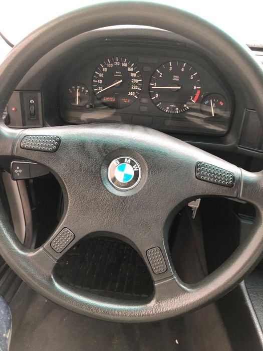 BMW 520 i. - 220000 Kms