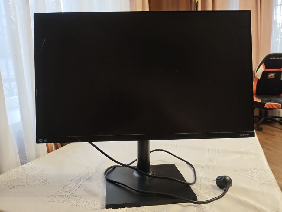 Монітор: Samsung F27T450FQI
Діагональ: 27"