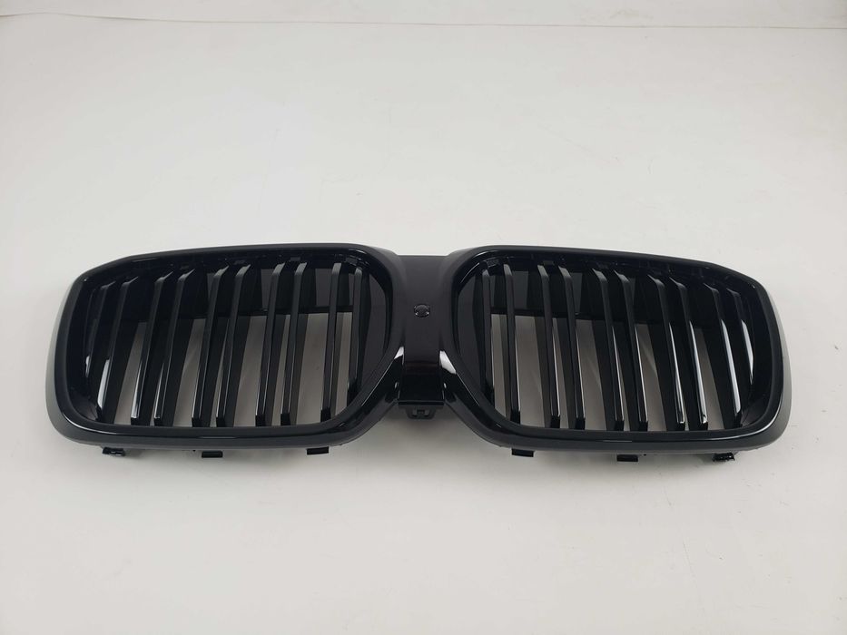 Ноздри решетка радиатора на BMW iX3 G01  2020 - 2023 год