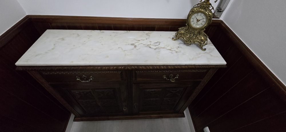 Aparador/ movel em madeira com tampo em mármore