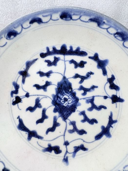 Antigos pratos chineses em porcelana azul e branca do Sec. XVIII