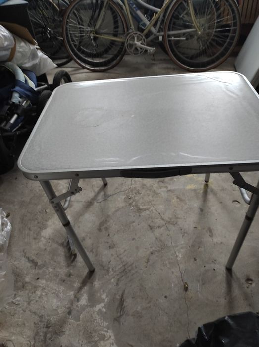 Sprzedam używany stolik składany na balkon , tak jak na zdjęciach