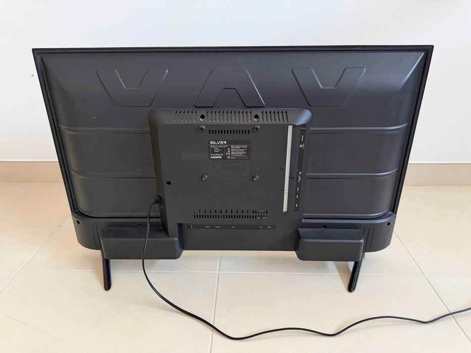 TV Silver 32" HD LED