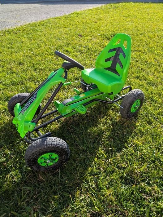 Carro de pedais verde