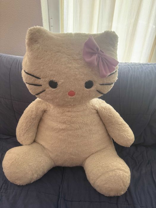 Peluche Gigante Hello Kitty (Sanrio) – 65 cm Altura