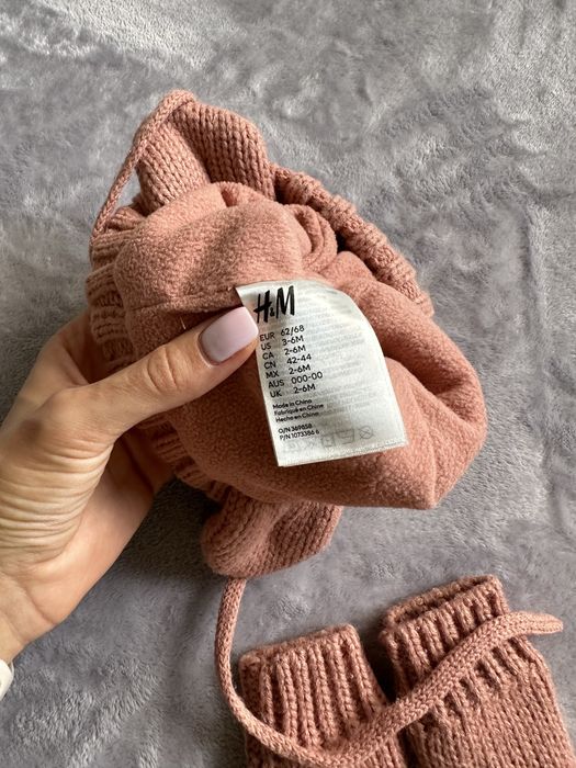 Продам дитячий комплект шапку та рукавиці H&M 68 розміру на 3-6 міс.