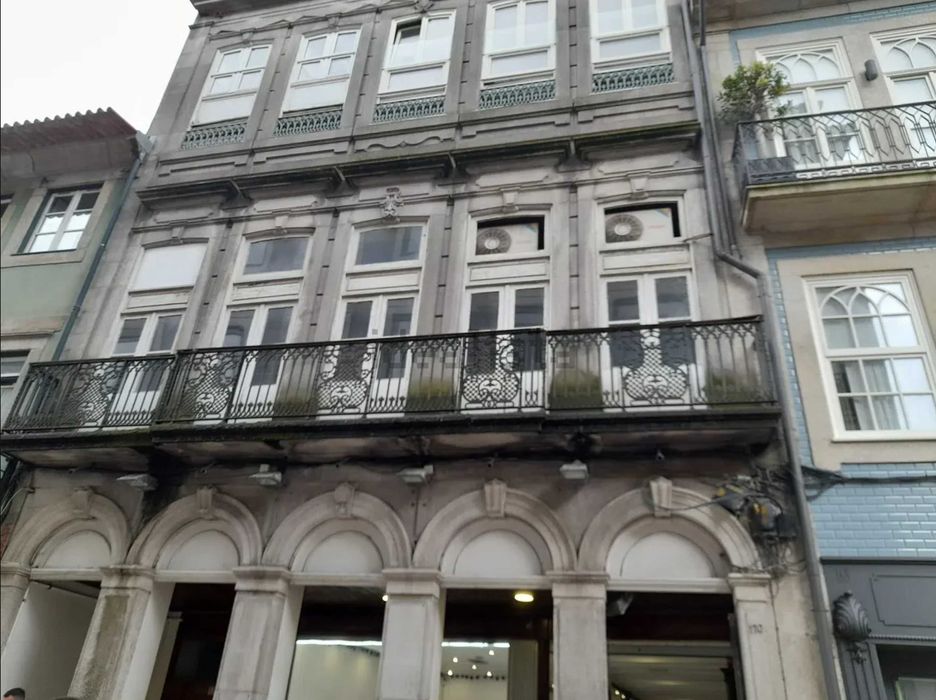 Arrendamento de escritório ou loja na Rua de Cedofeita, 170