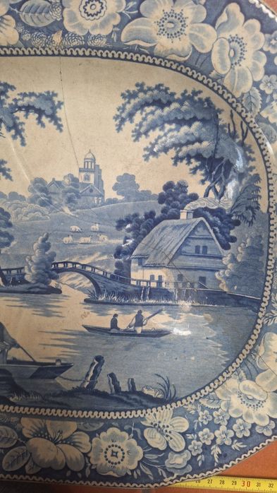 Travessa Staffordshire século 19.