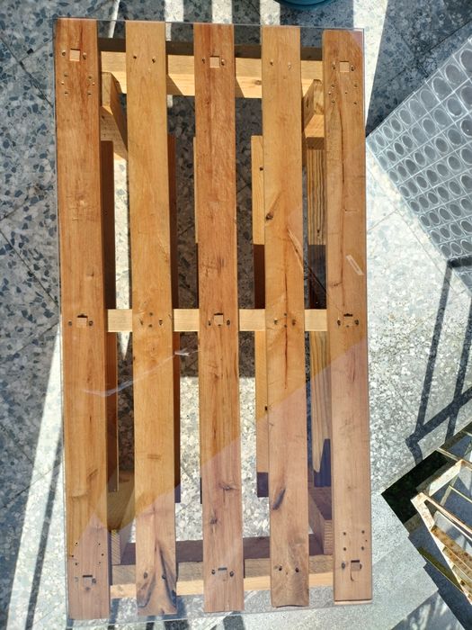 Mesa de televisão em madeira