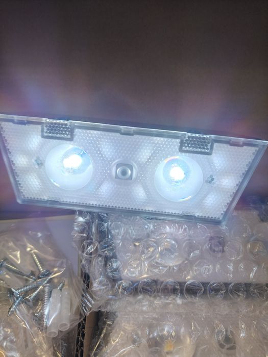 Zestaw 4 lampki solarne LED na płot ścianę ciepłe i zimne światło