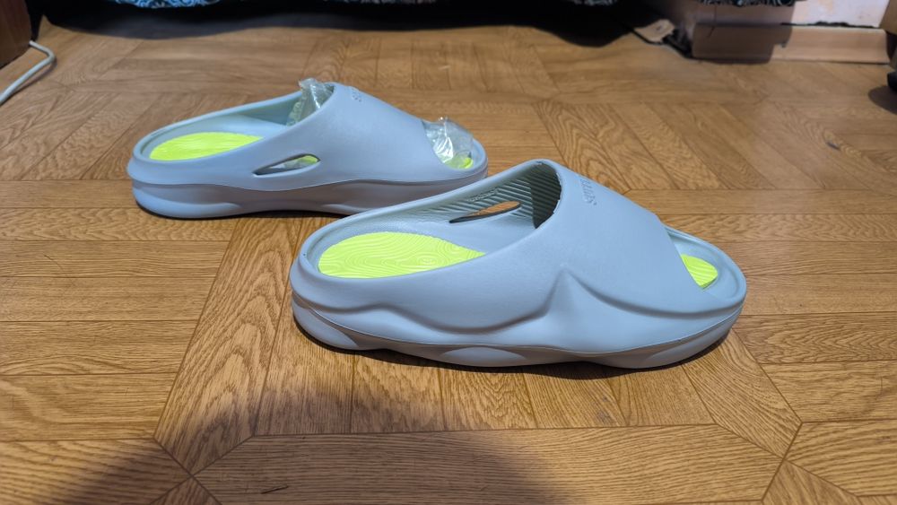 Новые сланцы, шлепанцы