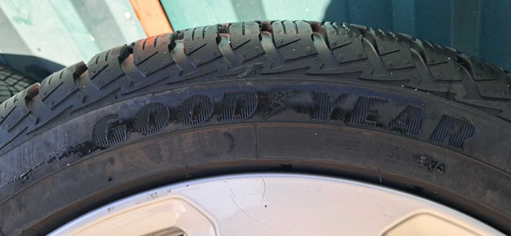 4 jantes R 17 com pneus good year