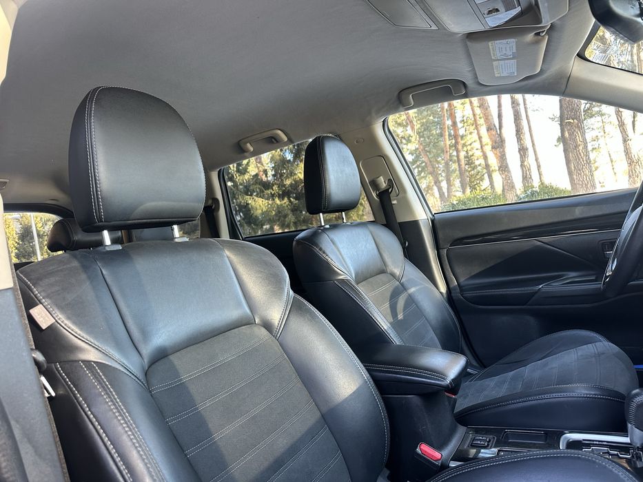 Mitsubishi Outlander 2020 року