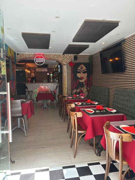 Restaurante com bar no bairro Alto