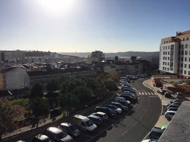 Oportunidade: T3 em Algés , espaçoso e com muita luz, excelentes acessos a Lisboa