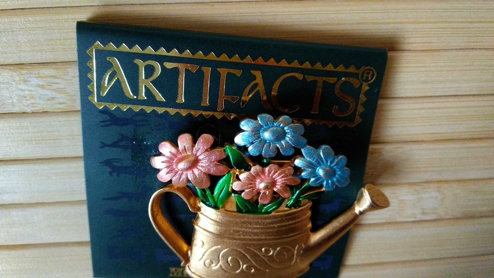 Брошь JJ лейка с цветами на подарок