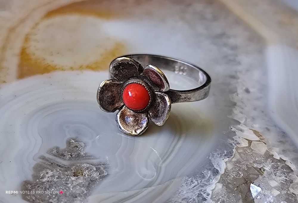 Stary srebrny pierścionek kwiat koral