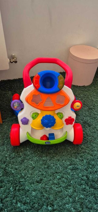 Ходунки-игровой центр развивающий Chicco "Первые шаги"