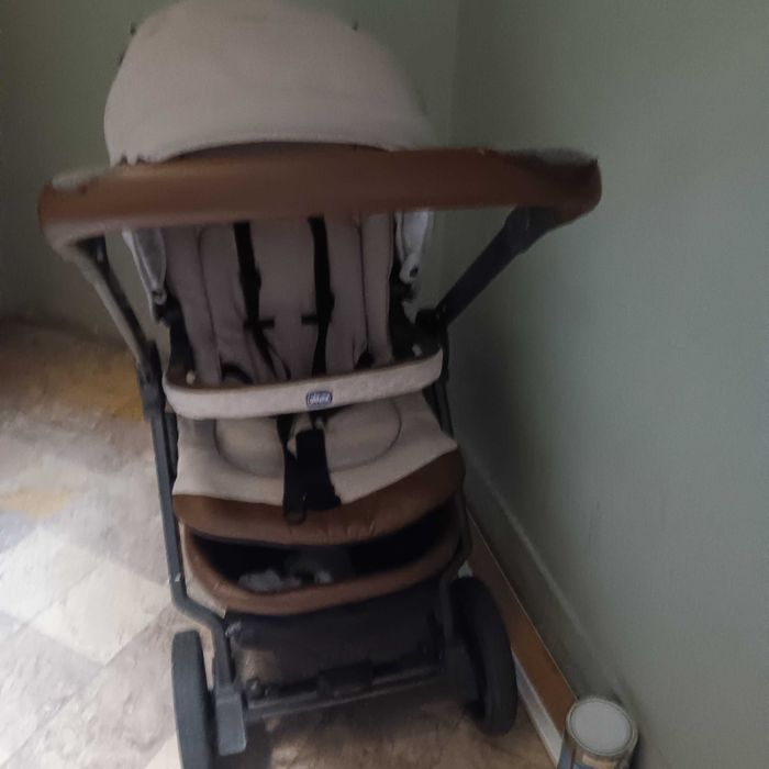Vendo carro e baloiço esta usado mas funcional