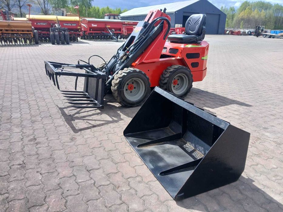 Mini ładowarka avant 320