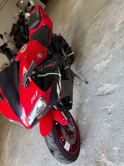 Yamaha R1 motas