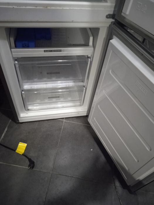 Ящики, полки, двери, резина холодильника Вирпул.