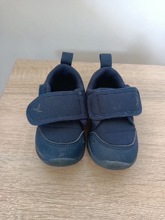 Granatowe buciki adidaski dla dziecka