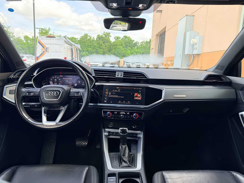 Audi Q3      2022