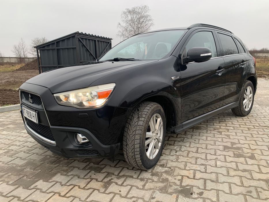 Mitsubishi ASX 2011 року.