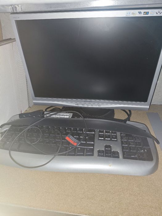 Monitor Philips 190cw e teclado Microsoft
