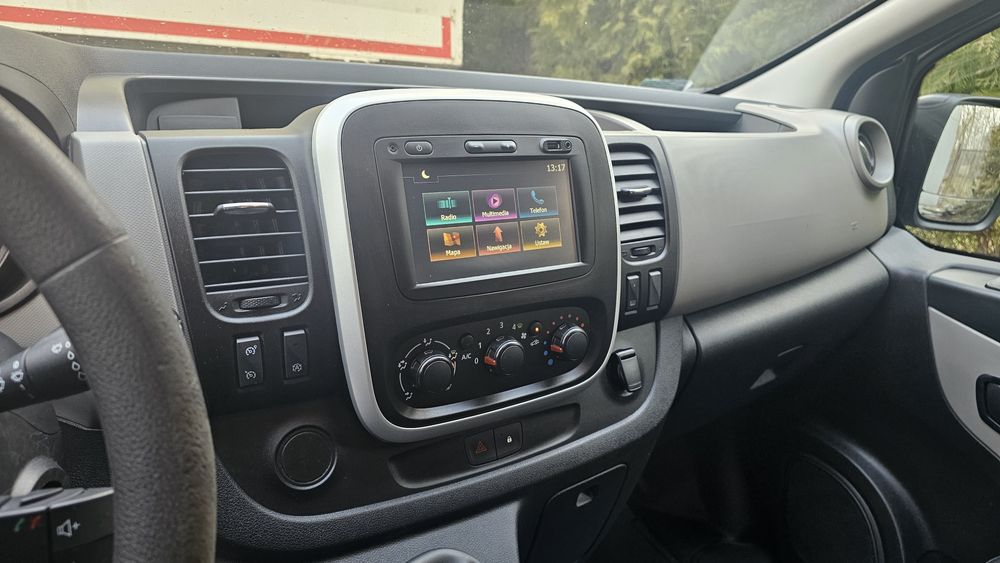 Renault Trafic 9 osobowy  faktura VAT