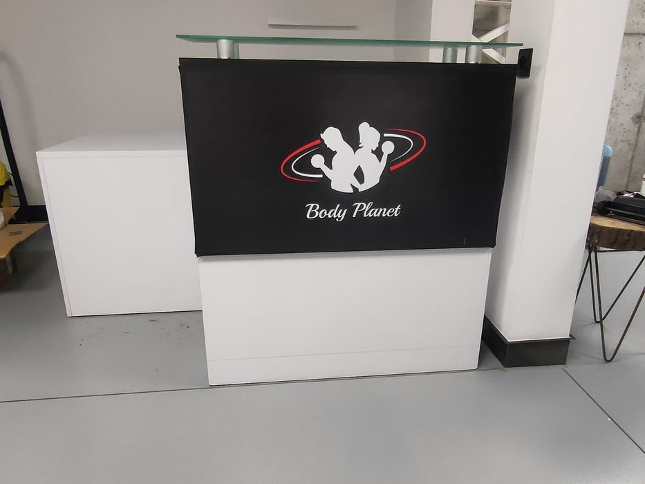 Lada recepcyjna z półką + Gratis!