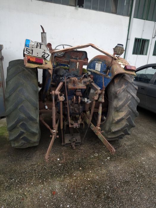Trator leyland 262 com direção hidráulica