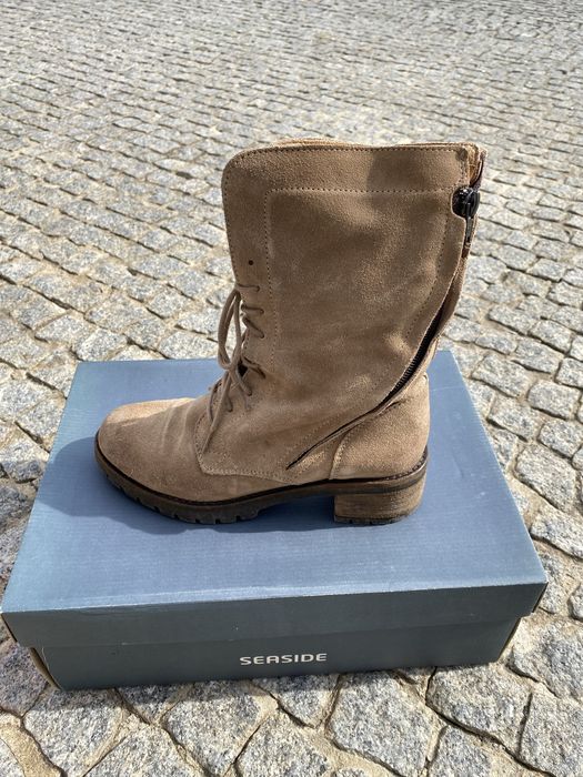 Botas em camurça
