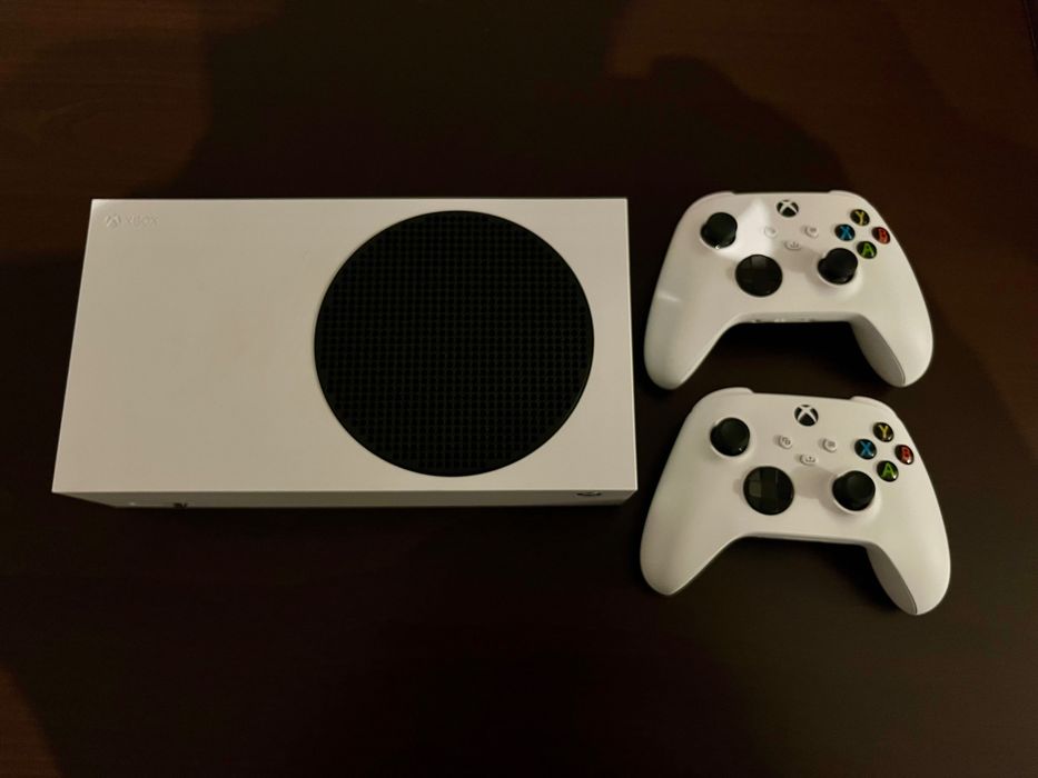 Xbox Series S 512gb com 2 comandos Xbox oficiais